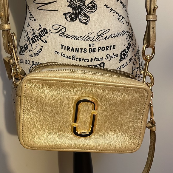 Pre LOVED. Marc Jacobs Authentic Softshot Pearlized Bag, excellent condition - Picture 6 of 14